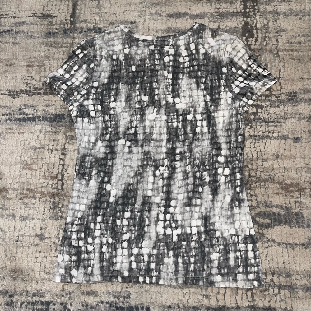 lightly worn top - Picture 2 of 3